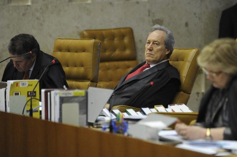 Lewandowski deve apresentar novos crit&eacute;rios de multa de r&eacute;us do mensal&atilde;o