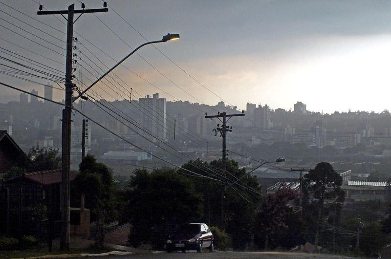 Sobem para 67 mil os pontos sem luz ap&oacute;s temporais no RS