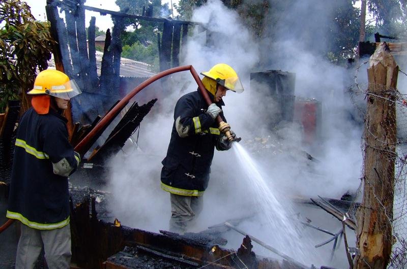 Inc&ecirc;ndio destruiu totalmente uma casa em Erechim