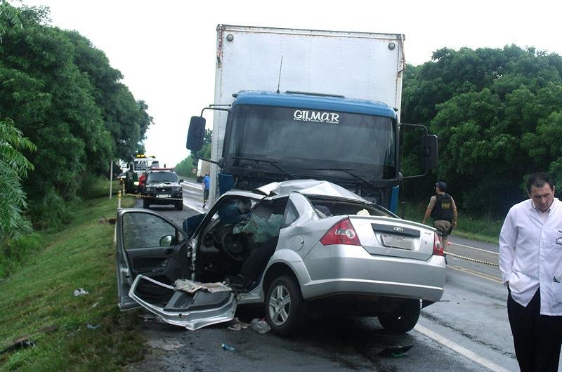 V&iacute;timas eram passageiras de um Fiesta que colidiu contra um caminh&atilde;o
