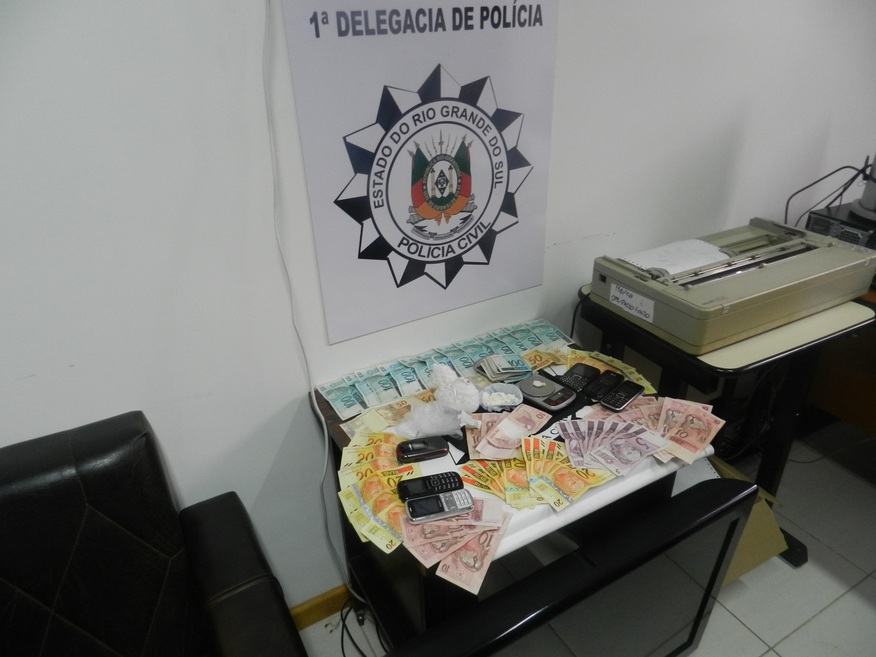 Celulares tamb&eacute;m foram encontrados com motorista