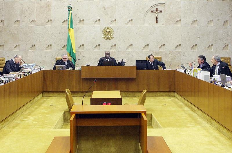 Barbosa e Lewandowski divergem sobre perda de mandato no processo do mensal&atilde;o