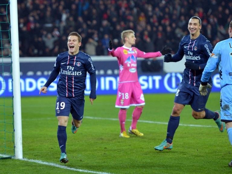 Com gol brasileiro, PSG goleia e se aproxima de l&iacute;der