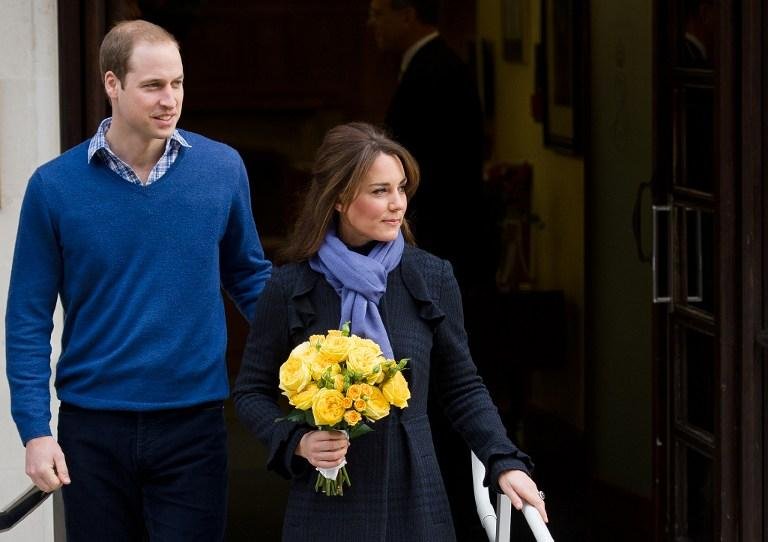 William e Kate deixam o hospital ap&oacute;s duquesa ter alta