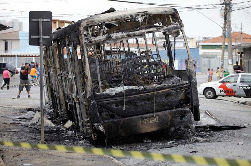 Segundo &ocirc;nibus foi incendiado na rua Capit&atilde;o Alcoock