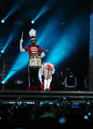  Cerca de 44 mil pessoas compareceram ao est&aacute;dio Ol&iacute;mpico para ver o show de Madonna