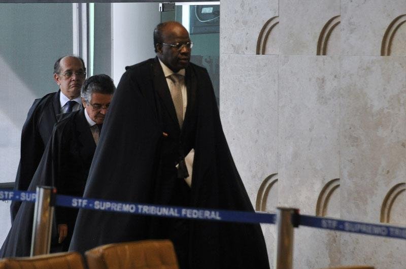 Joaquim Barbosa durante retomada da discuss&atilde;o sobre a possibilidade de perda de mandato parlamentar por condena&ccedil;&atilde;o criminal