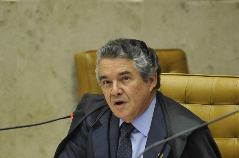 Marco Aur&eacute;lio muda voto e absolve quatro r&eacute;us do mensal&atilde;o