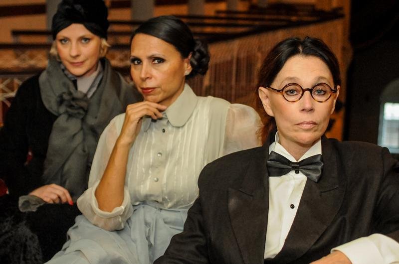 As atrizes Lenira, Janaina e Liara Timm apresentam o Sarau