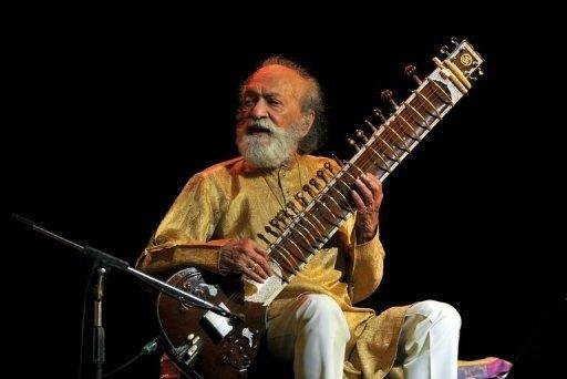 Beatles chamavam Shankar de padrinho da m&uacute;sica mundial