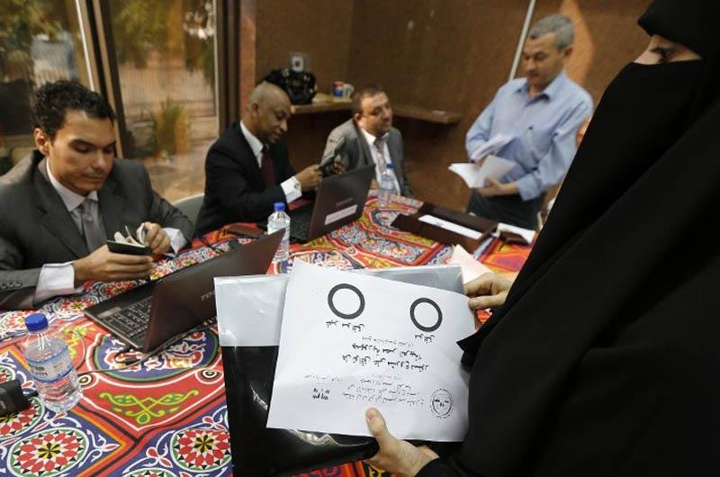Eg&iacute;pcios que moram no exterior come&ccedil;aram a votar nas 150 representa&ccedil;&otilde;es diplom&aacute;ticas