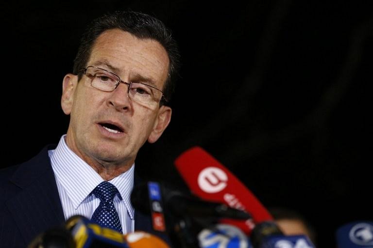 Dan Malloy lamentou dor das fam&iacute;lias e pediu uni&atilde;o ap&oacute;s massacra em escola de Newtown