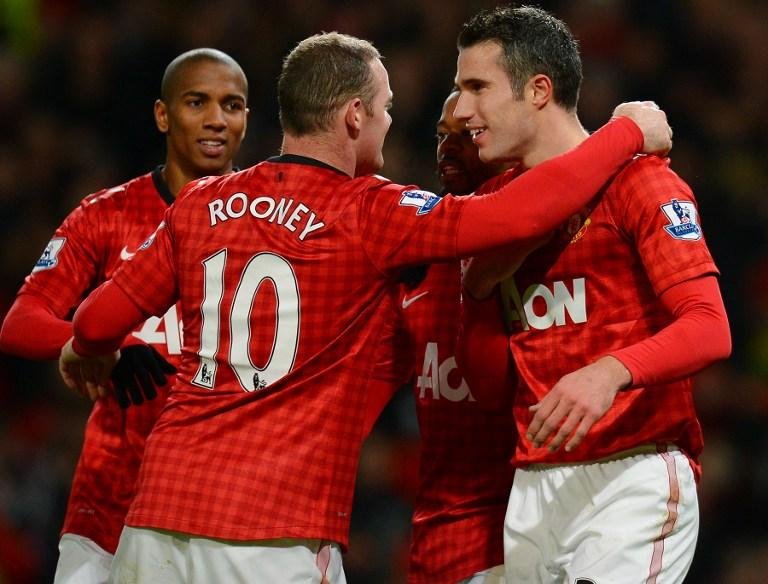 Rooney celebra ap&oacute;s marcar o terceiro gol da partida
