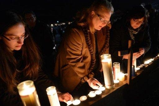 Popula&ccedil;&atilde;o de Connecticut segue de luto, ap&oacute;s massacre