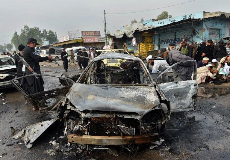 Explos&atilde;o de carro-bomba deixou 17 mortos e dezenas de feridos no Paquist&atilde;o