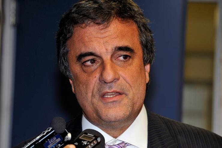 Ministro Jos&eacute; Eduardo Cardozo falou sobre a perda imediata dos mandatos de tr&ecirc;s deputados condenados pelo mensal&atilde;o