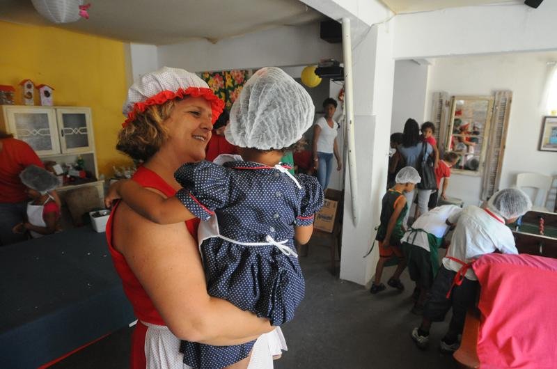 A&ccedil;&atilde;o de Natal atendeu crian&ccedil;as de abrigos e creches municipais de Porto Alegre
