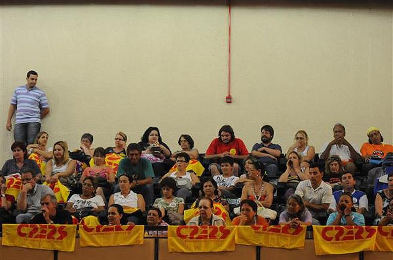Falta de qu&oacute;rum adia vota&ccedil;&atilde;o do reajuste do magist&eacute;rio