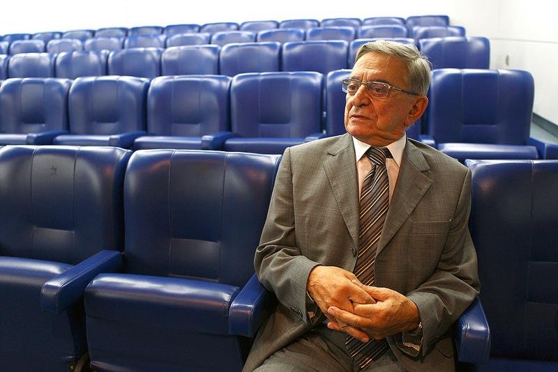F&aacute;bio Koff disse que est&aacute; formando o bolo antes de anunciar a cereja