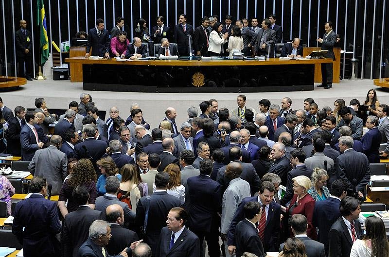 Senado aprova aumento para ministros do STF