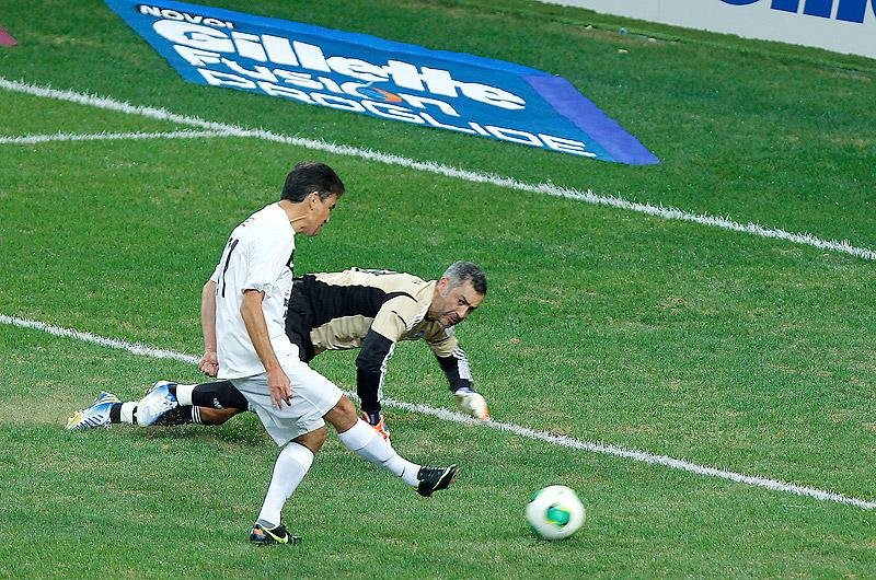 Craques hist&oacute;ricos encantam p&uacute;blico na Arena do Gr&ecirc;mio
