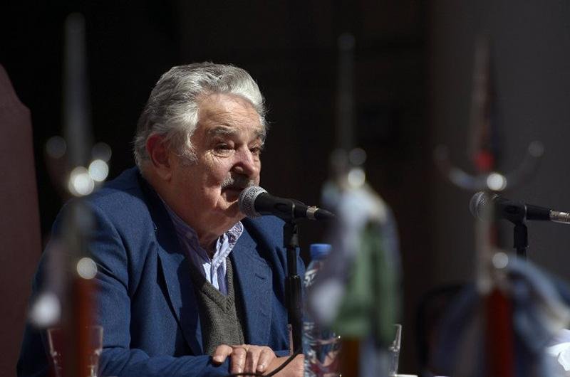 Mujica suspende decis&atilde;o sobre legaliza&ccedil;&atilde;o da maconha no Uruguai
