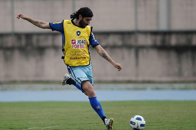 Loco Abreu confirma que voltar&aacute; a jogar pelo Botafogo em 2013