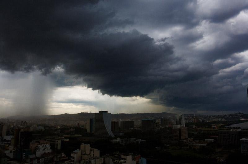 Tempo se fechou sobre Porto Alegre na tarde desta quinta