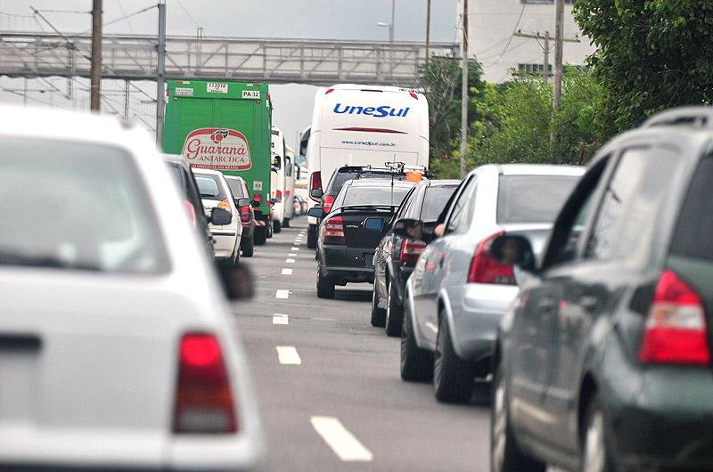 Movimento se intensifica e 30,8 mil ve&iacute;culos j&aacute; se dirigiram ao Litoral