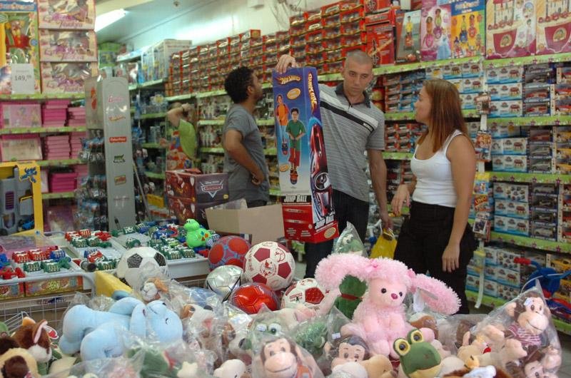 Muitas pessoas deixaram para a &uacute;ltima hora a aquisi&ccedil;&atilde;o de presentes e ingredientes para a ceia