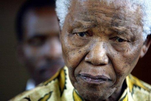 Presidente Jacob Zuma afirmou que Mandela est&aacute; reagindo ao tratamento