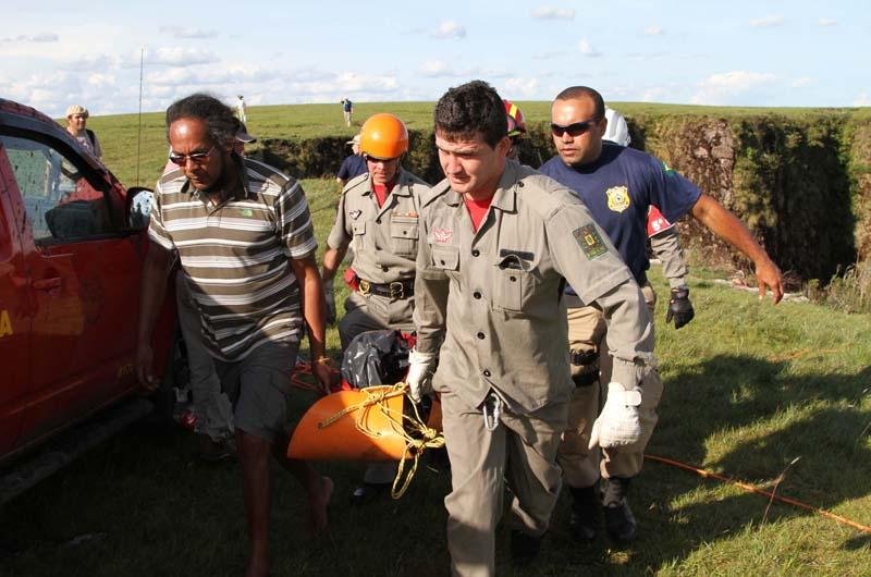 A v&iacute;tima acampava com familiares e amigos quando desapareceu, no domingo