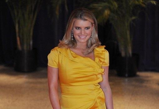 Jessica Simpson j&aacute; &eacute; m&atilde;e de Maxwell, de sete meses