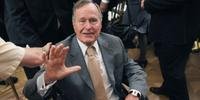 Ex-presidente George Bush é internado em UTI nos EUA