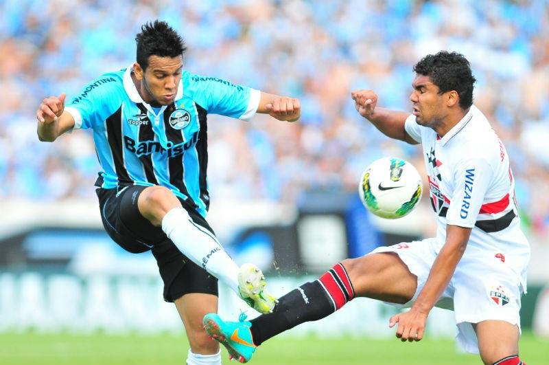 Renova&ccedil;&otilde;es com Souza e Par&aacute; t&ecirc;m evolu&iacute;do, declara Rui Costa 