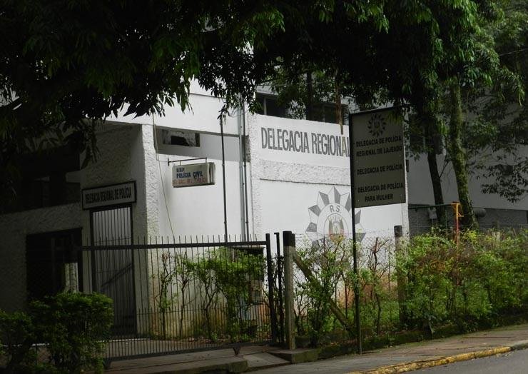 Homem foi detido e levado &agrave; delegacia para prestar depoimento sobre as acusa&ccedil;&otilde;es