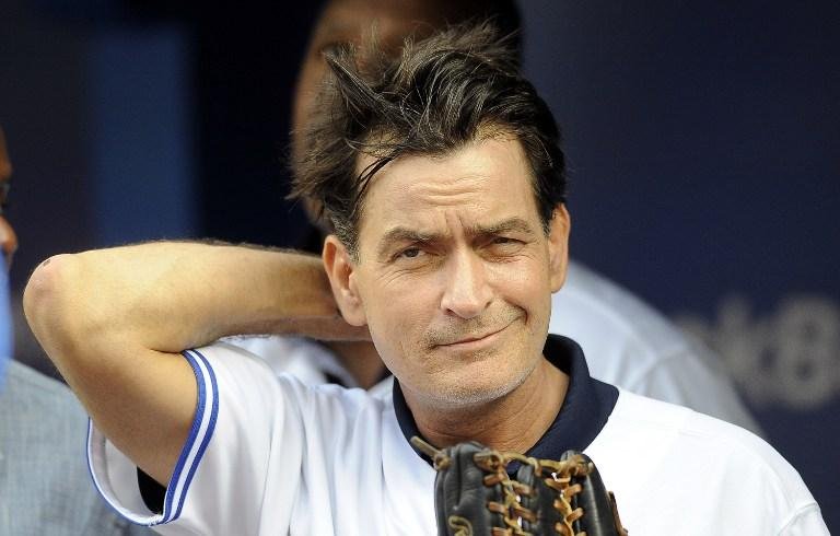 Charlie Sheen inaugura bar no M&eacute;xico