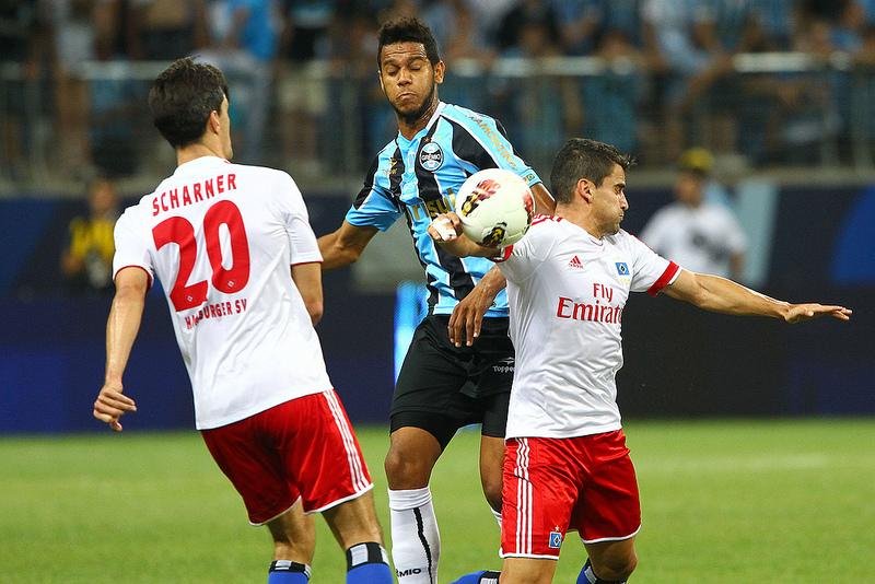 Gr&ecirc;mio negocia para manter Souza em 2013