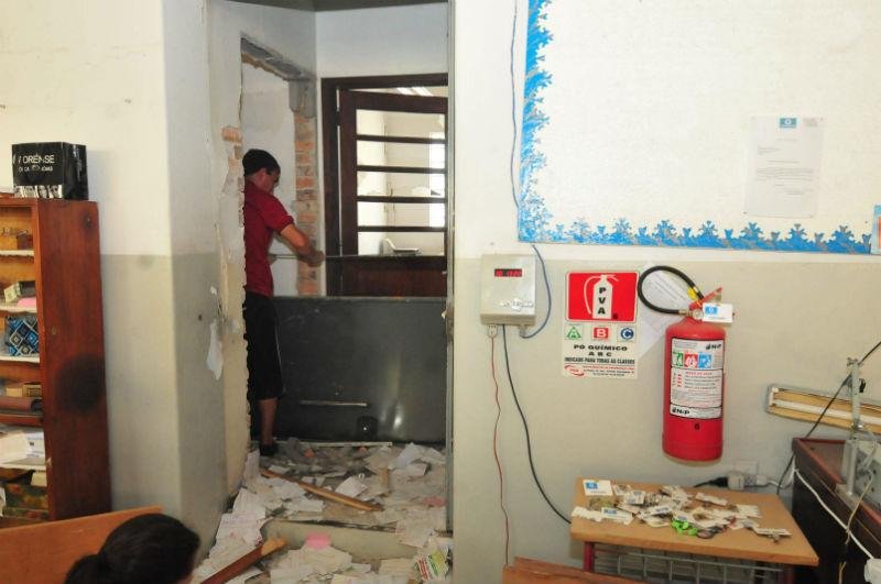 Criminosos capturaram ref&eacute;ns na cidade ap&oacute;s assalto frustrado com explosivos