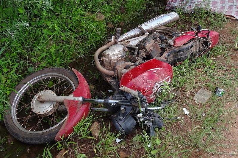 Colis&atilde;o entre moto e caminh&atilde;o deixa um morto em Santiago