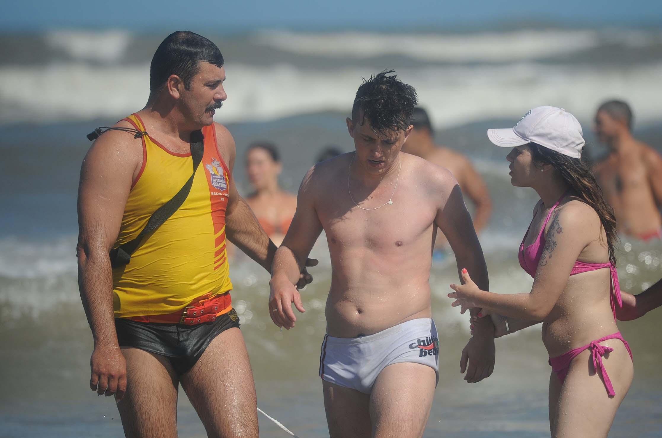 Flagrante de resgate de afogamento em Imb&eacute;