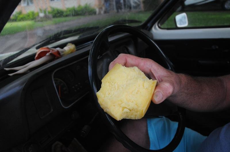 Assaltantes comem queijo e p&atilde;o antes da fuga na Serra 