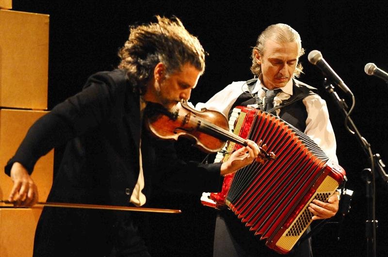 Dupla sborniana permanece em cartaz at&eacute; 3 de fevereiro, no Theatro S&atilde;o Pedro