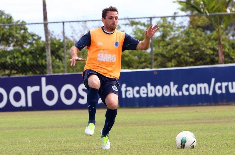 Santos chega a acordo com o Cruzeiro e oficializa a contrata&ccedil;&atilde;o de Montillo