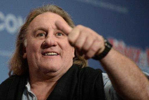 Premi&ecirc; franc&ecirc;s disse que Depardieu  era pat&eacute;tico por amea&ccedil;ar deixar o pa&iacute;s 