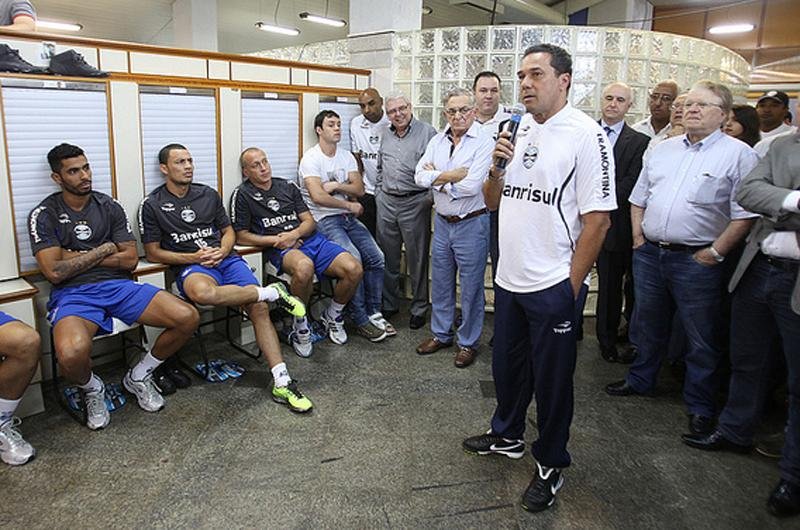 Luxemburgo confirma contrata&ccedil;&atilde;o do zagueiro Cris