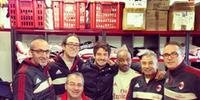 Pato fez uma última foto com funcionários do Milan 
