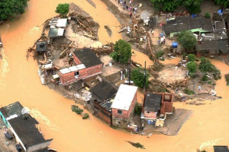 Alexandre Cardoso e governador do Rio sobrevoaram &aacute;rea atingida nesta sexta-feira