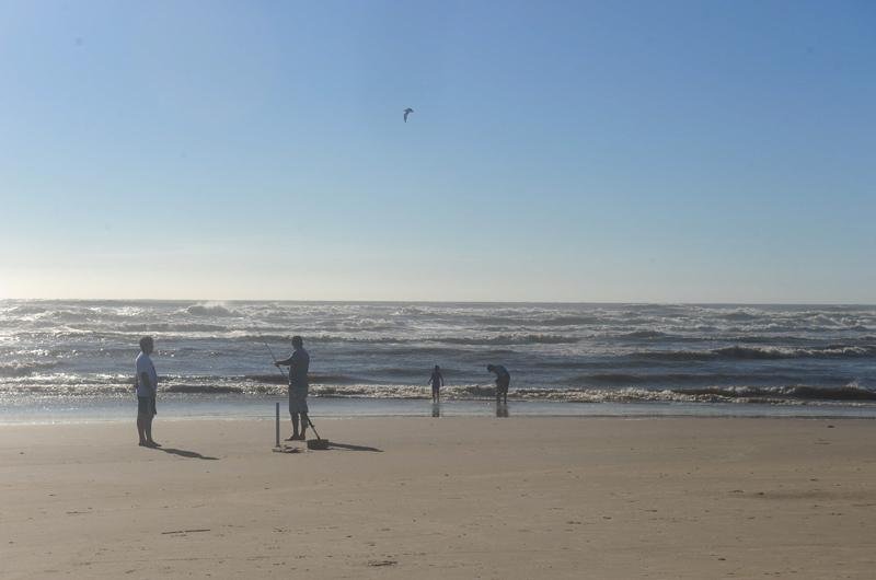 Vernistas aproveitam para correr na beira da praia em Imb&eacute;