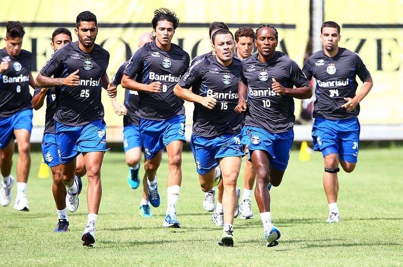 Jogadores do Gr&ecirc;mio dedicam manh&atilde; &agrave; exerc&iacute;cios f&iacute;sicos